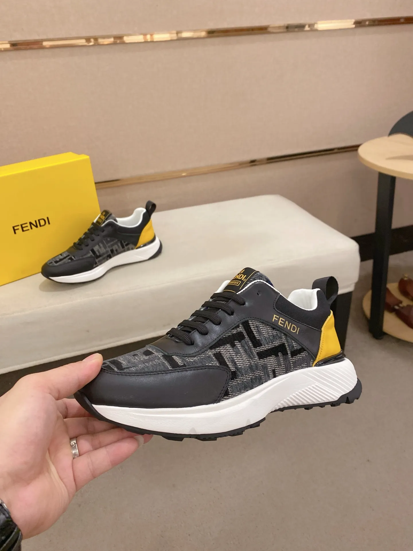 Men's shoes 💰 462💰 (FENDI) New style 👊🏻 upper 🇮🇹 imported cowhide fabric 🇩🇪 lining imported sheepskin lining. The original outsole is molded to highlight the identity of every man, and the upper foot is stable and stable🚶🏻🚶🏻The high-end custom counters reproduce the original version📯No matter the wind or rain, the shoe last remains unchanged and can withstand the verification of time🔍️,🔵 Size: 38-44 (45 is custom-made and cannot be returned or exchanged